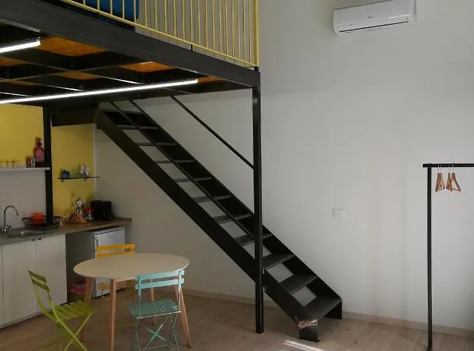 2 Lofts アパート